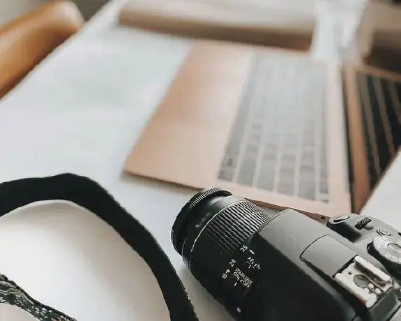 Kuinka uudet kasinot hyödyntävät visuaalista mediaa markkinoinnissaan